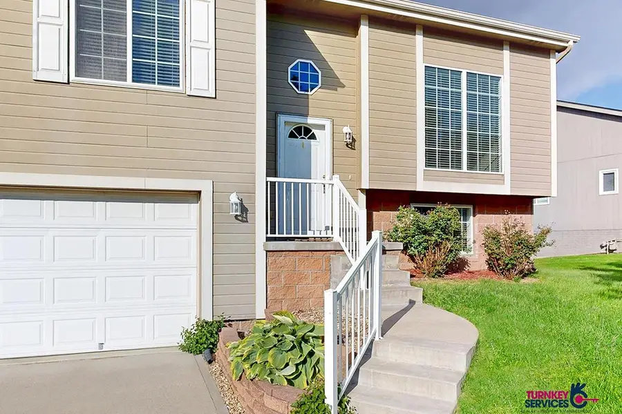 1913 Southview Drive, Papillion, NE 68046 - #2