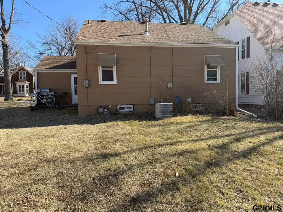 917 Grove Avenue, Crete, NE 68333 - #2
