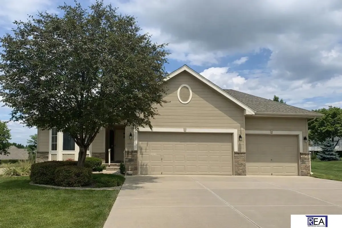 19220 Ontario Circle, Omaha, NE 68130 - #1