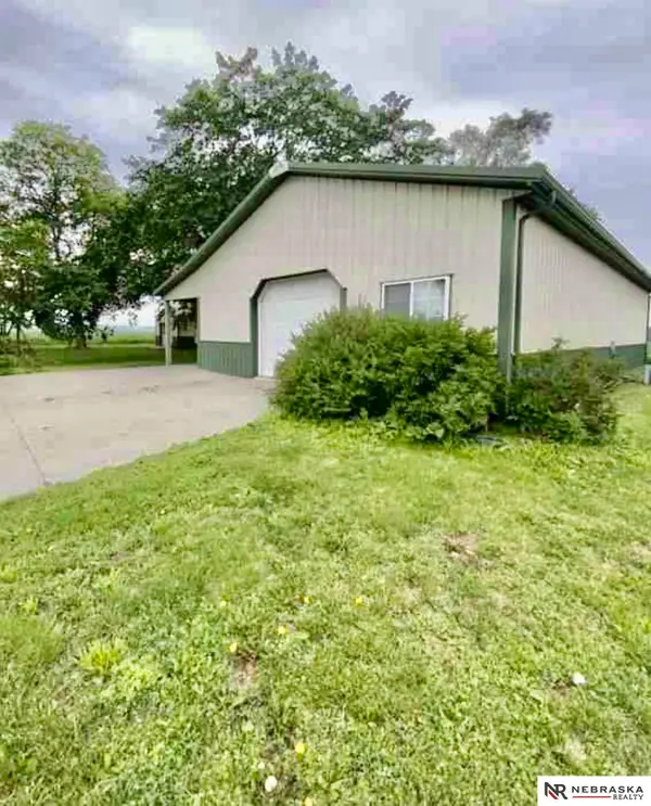 691 N 12th Road, Palmyra, NE 68418