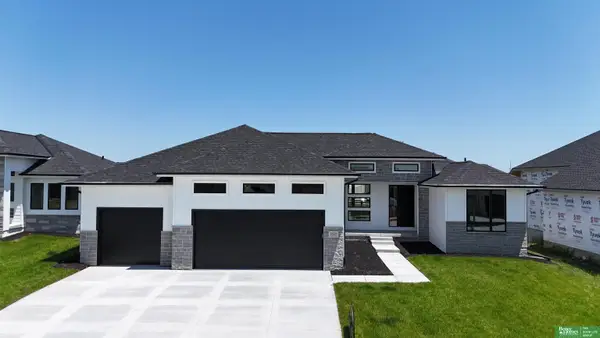 5425 N 212 Street, Elkhorn, NE 68022