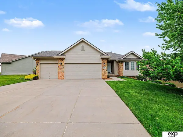 5006 Fountain Drive, Papillion, NE 68133