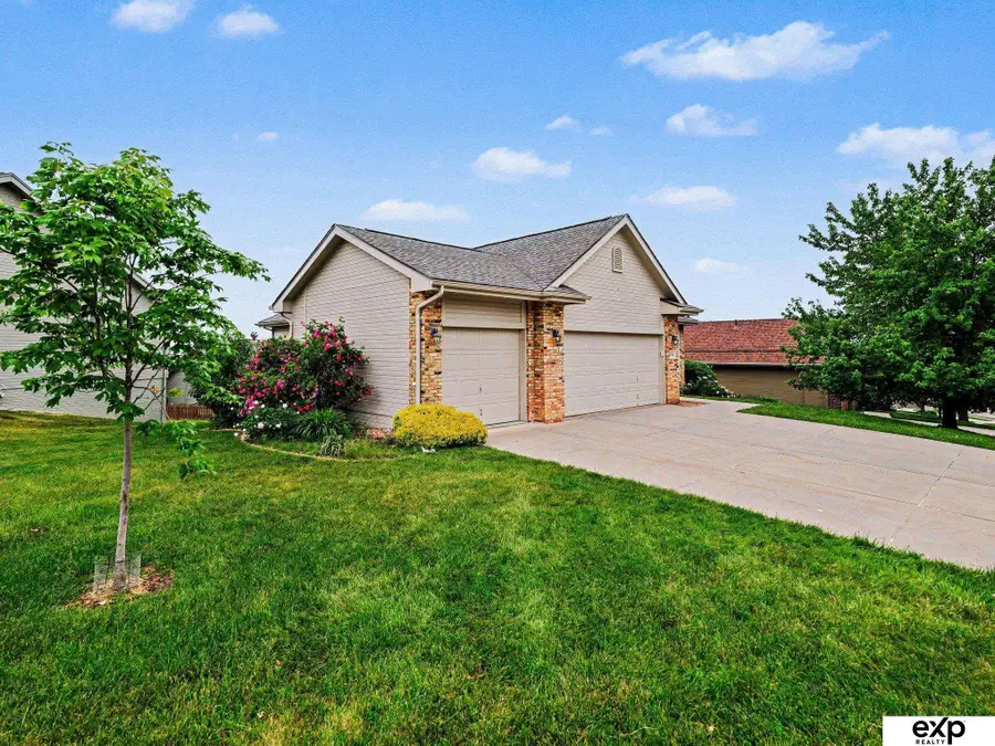 5006 Fountain Drive, Papillion, NE 68133 - #2