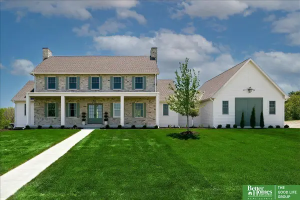 22569 Crestline Circle, Gretna, NE 68028