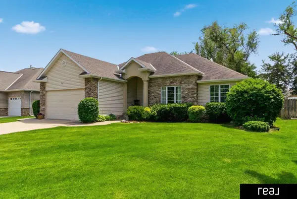 20779 Hemlock Street, Elkhorn, NE 68022