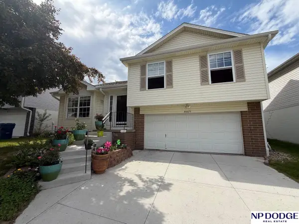16609 Erskine Street, Omaha, NE 68116