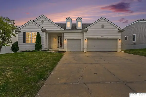 2311 Glacier Drive, Papillion, NE 68046