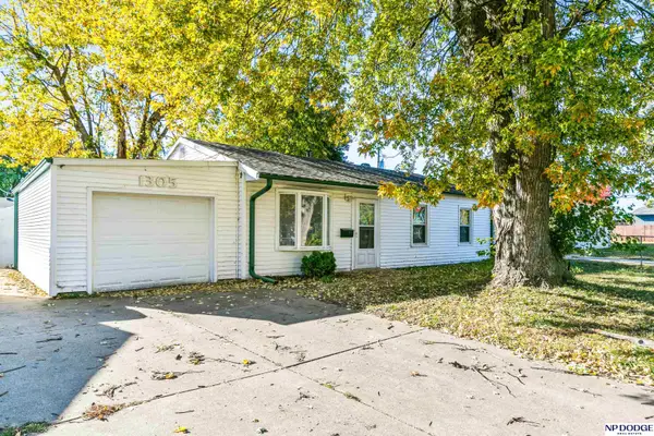 1305 Janbrook Boulevard, Carter Lake, IA 51510