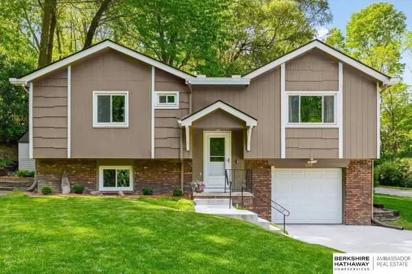 1123 Sandy Lane, Plattsmouth, NE 68048