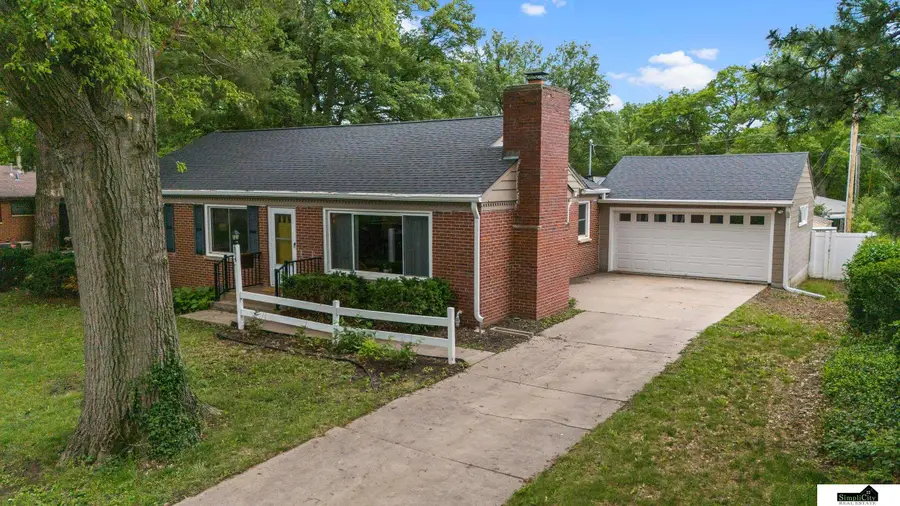 6015 Sumner Street, Lincoln, NE 68506 - #2