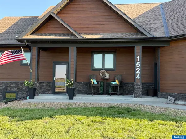 1524 Beechwood Drive, Aurora, NE 68818