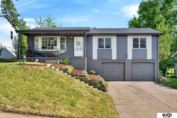 6411 Parkview Lane, Omaha, NE 68104