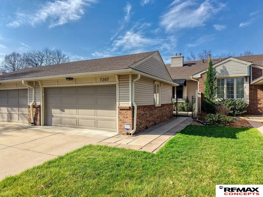 7207 Grand Oaks Drive, Lincoln, NE 68516 - #2