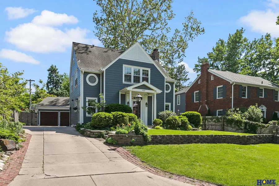 2809 Woodsdale Boulevard, Lincoln, NE 68502 - #2