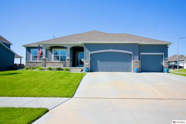 9704 Pintail Drive, Papillion, NE 68046