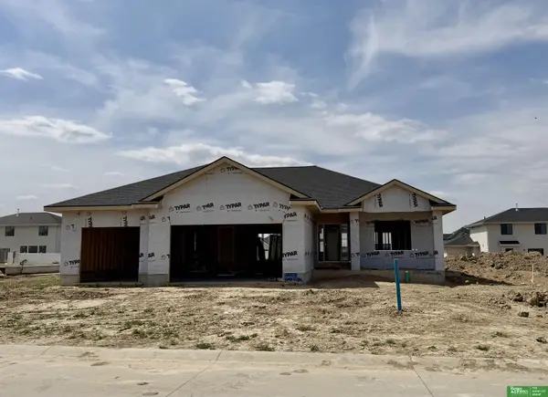 12358 Lake Vista Drive, Papillion, NE 68046