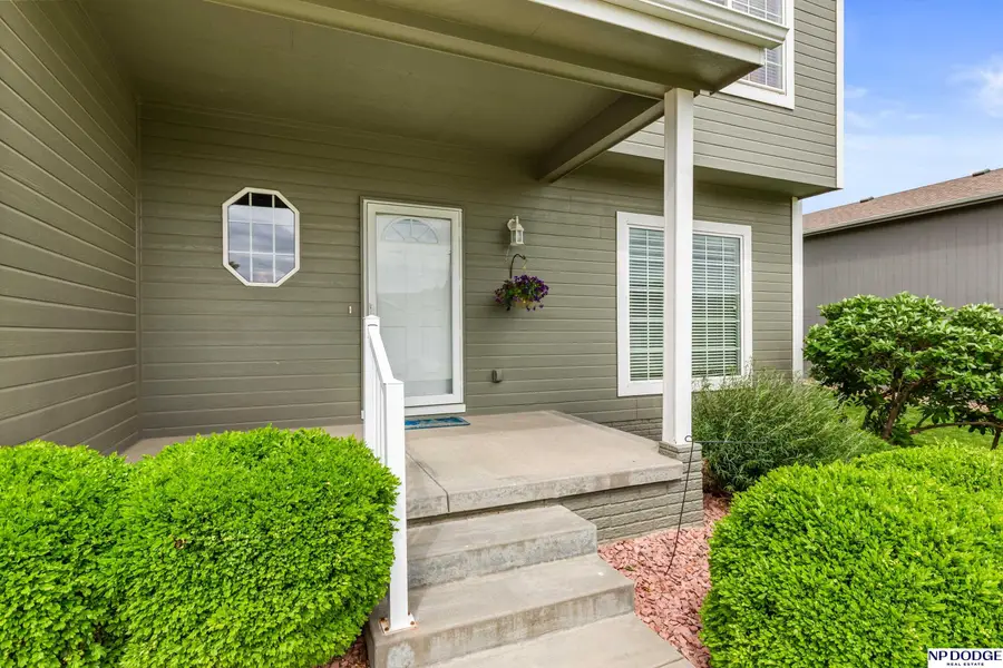 1906 Ridgeview Drive, Papillion, NE 68046 - #2
