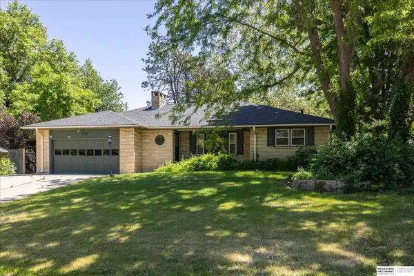 1524 Skyline Drive, Lincoln, NE 68506