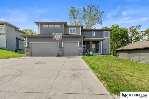 6421 Girard Street, Omaha, NE 68152