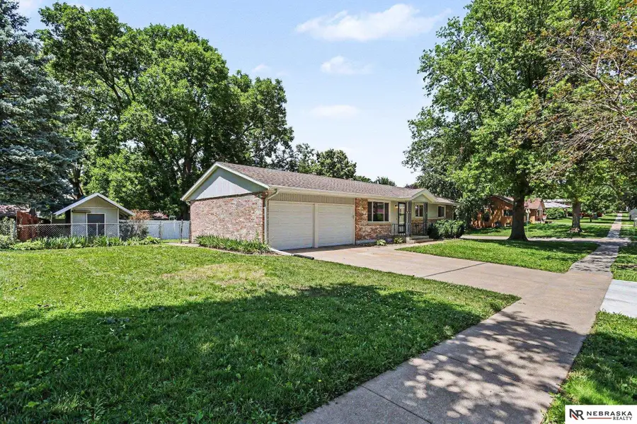 901 Driftwood Drive, Lincoln, NE 68510 - #3