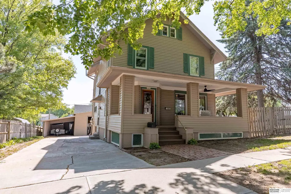 623 S Adams Street, Papillion, NE 68046 - #1