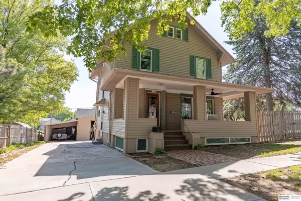 623 S Adams Street, Papillion, NE 68046