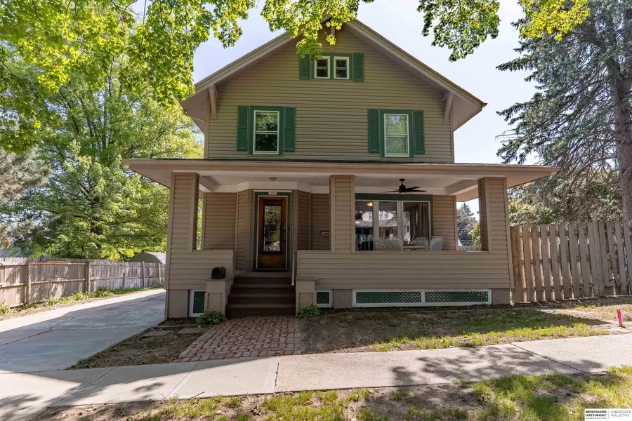 623 S Adams Street, Papillion, NE 68046 - #2