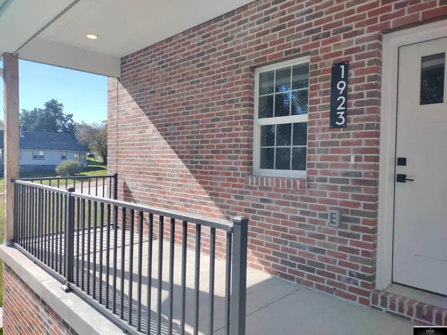 1923 Dahlman Rows Plaza, Omaha, NE 68108 - #2