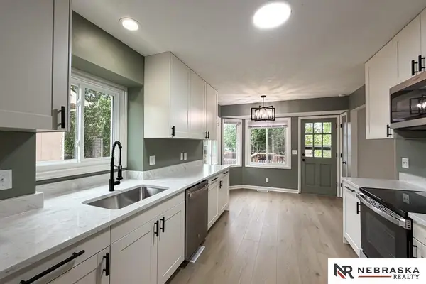 15208 Pasadena Avenue, Omaha, NE 68144