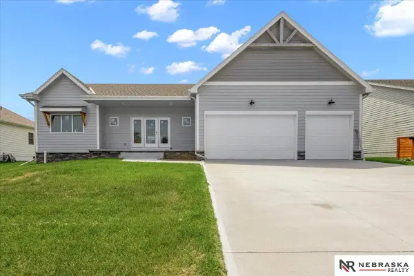 808 Grandview Drive, Louisville, NE 68037