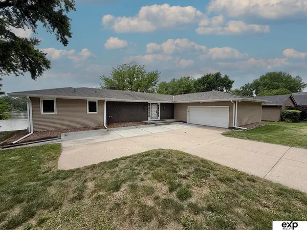 460 Lakehurst Drive, Waterloo, NE 68069-9711