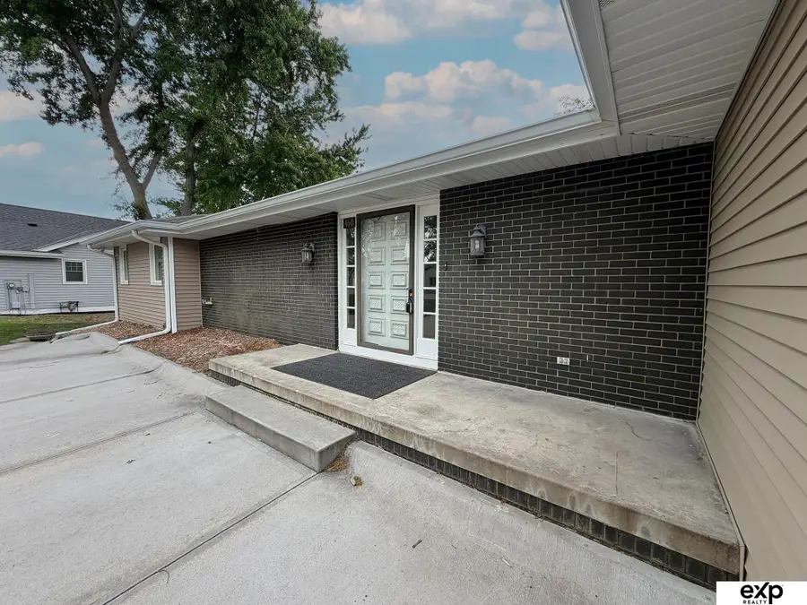 460 Lakehurst Drive, Waterloo, NE 68069-9711 - #2