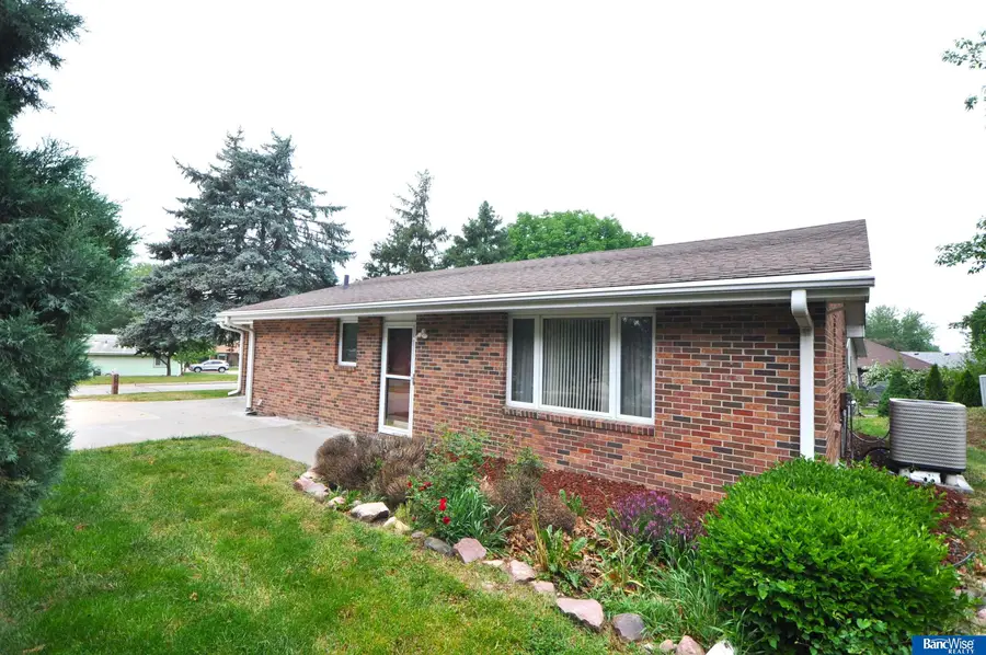 5400 Homestead Court, Lincoln, NE 68521 - #2