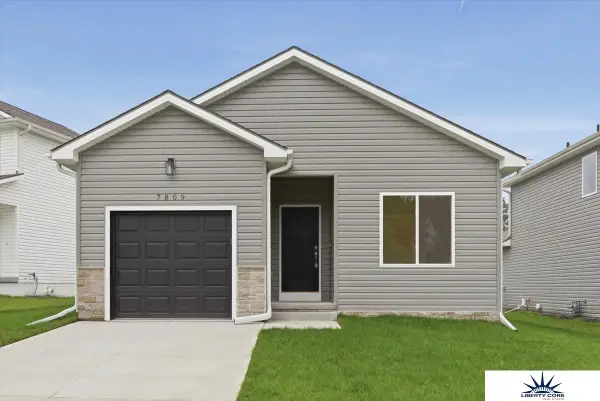 7809 N 94th Circle, Omaha, NE 68122