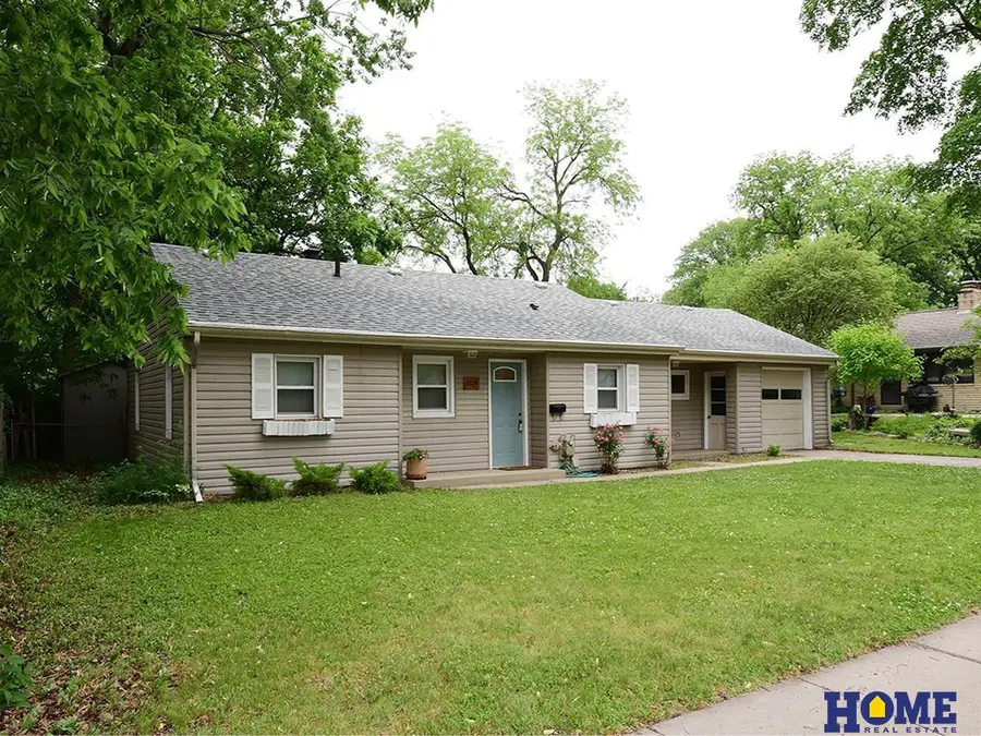 3824 Apple Street, Lincoln, NE 68503 - #2