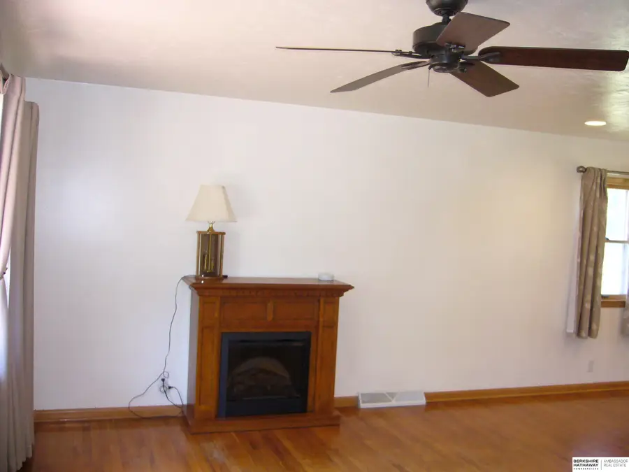 127 Kirby Avenue, Bellevue, NE 68005 - #2