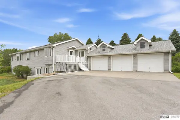 36712 Oakmont Drive, Louisville, NE 68037