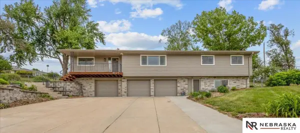 8121 N 38th Street, Omaha, NE 68112