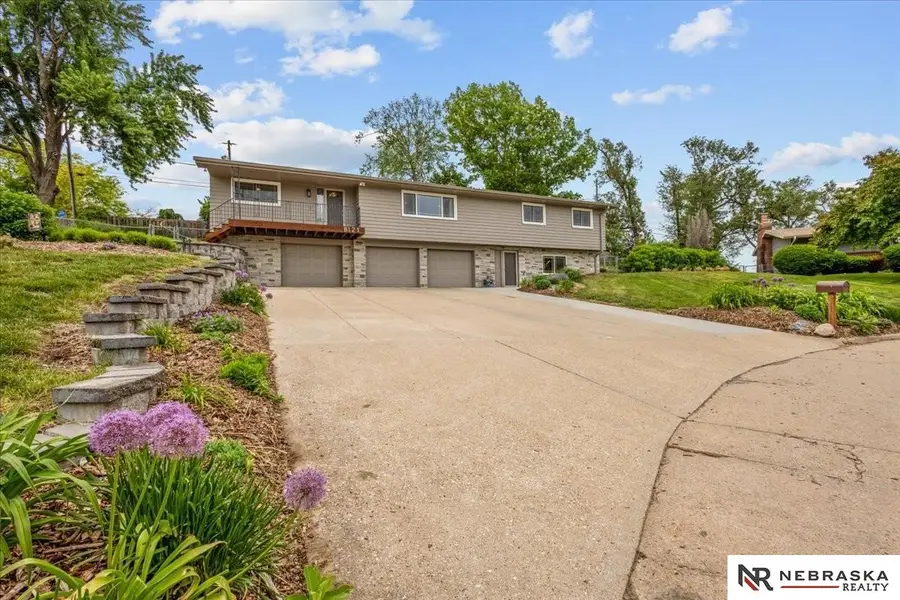 8121 N 38th Street, Omaha, NE 68112 - #2