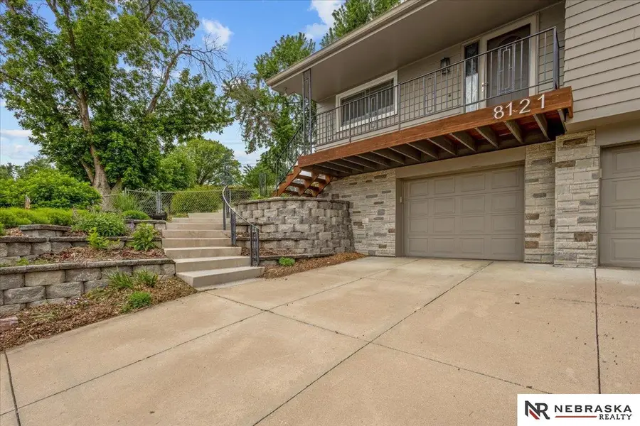 8121 N 38th Street, Omaha, NE 68112 - #3
