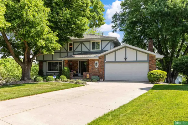 1811 S 167th Avenue Circle, Omaha, NE 68130