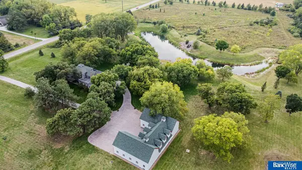 10000 Wagon Train Road, Hickman, NE 68372