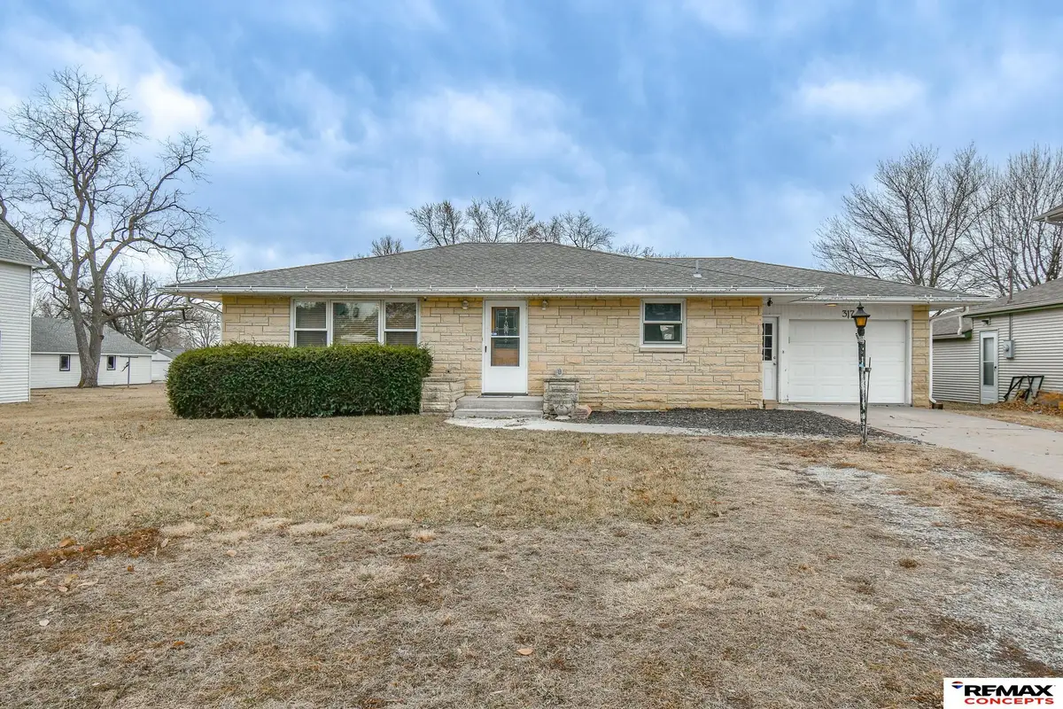 317 W E Street, Elmwood, NE 68349 - #1
