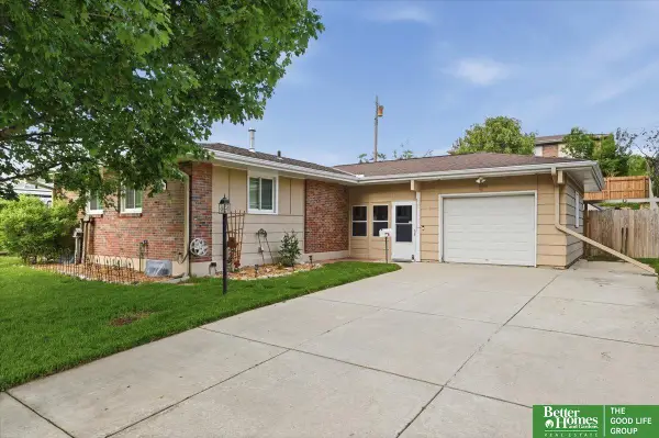 5207 N 85 Street, Omaha, NE 68134