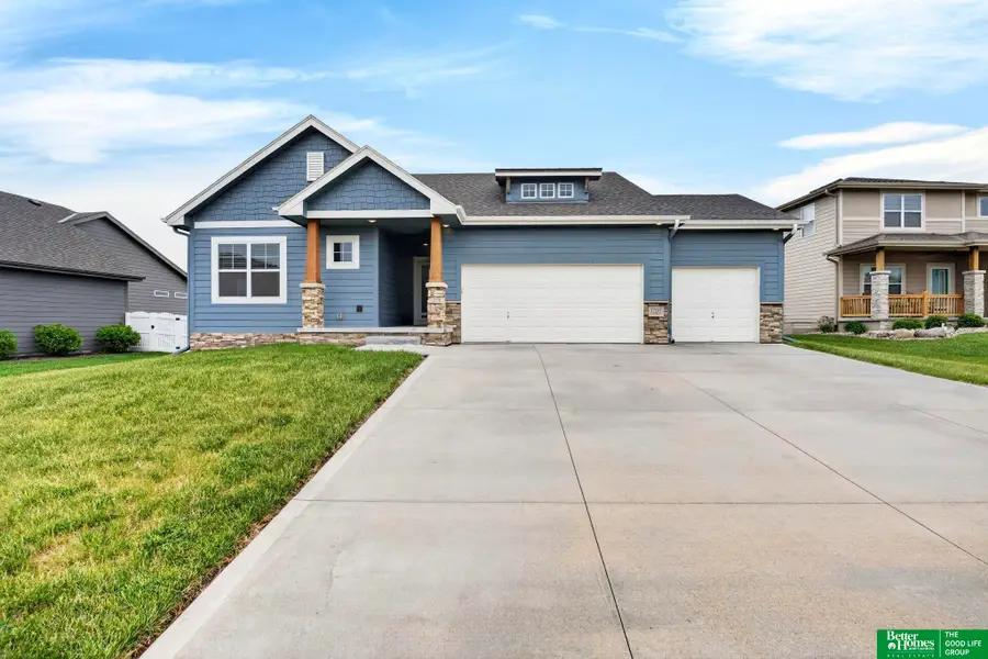 11211 Cove Hollow Drive, Papillion, NE 68046 - #2