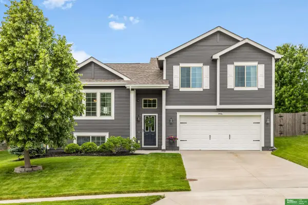8906 S 68th Street, Papillion, NE 68133