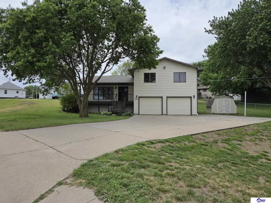 906 S Kingsley Avenue, York, NE 68467 - #2
