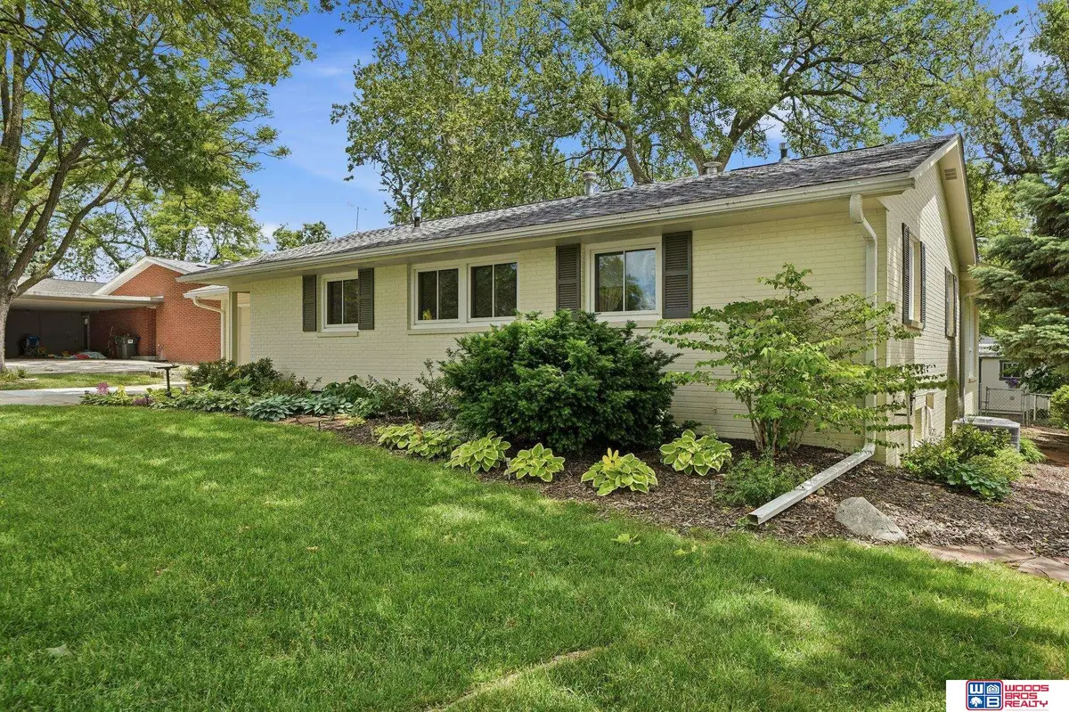 1920 E Bermuda Drive, Lincoln, NE 68506 - #1