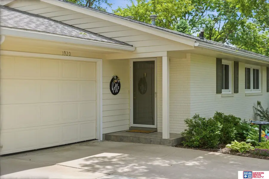 1920 E Bermuda Drive, Lincoln, NE 68506 - #3