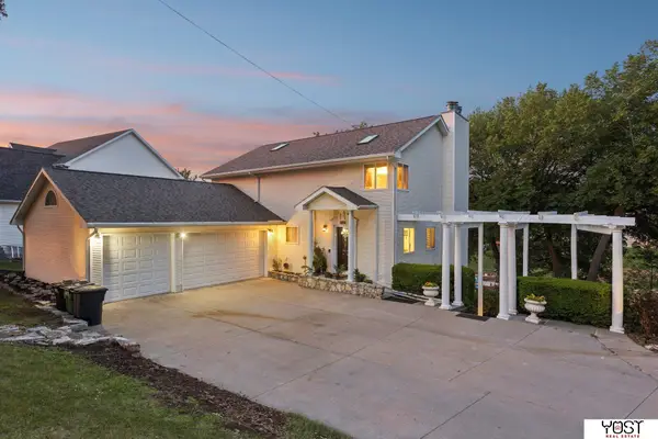 8932 Cass Circle, Plattsmouth, NE 68048